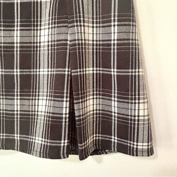 Brandy Melville| Black & White Plaid Skater Skirt Sz XS/25” Waist - Picture 2 of 4